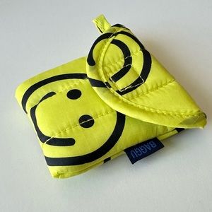 Baggu Smiley Puffy Earbud Case